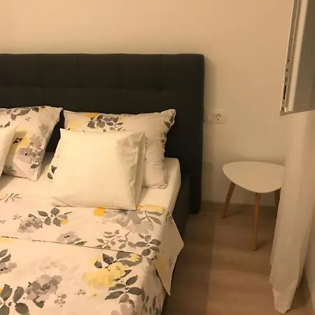 Luka Apartment *